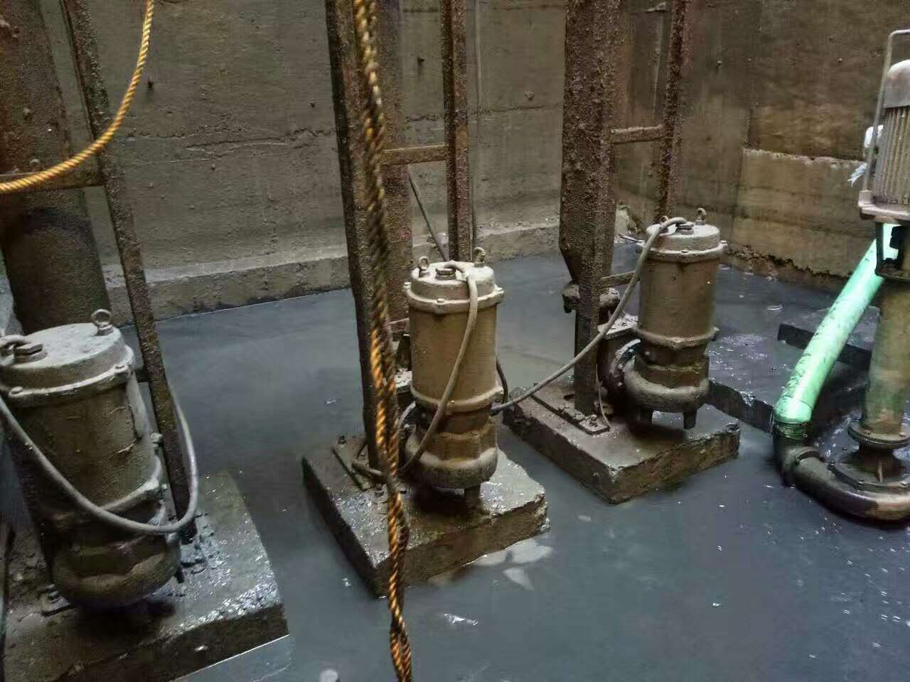 萨迦污水池清理